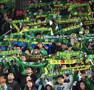 爱游戏app-清晨法甲焦点战；北京国安门线救险；话题不断；更衣室氛围转暖(中国足球上半场北京国安腾讯视频)